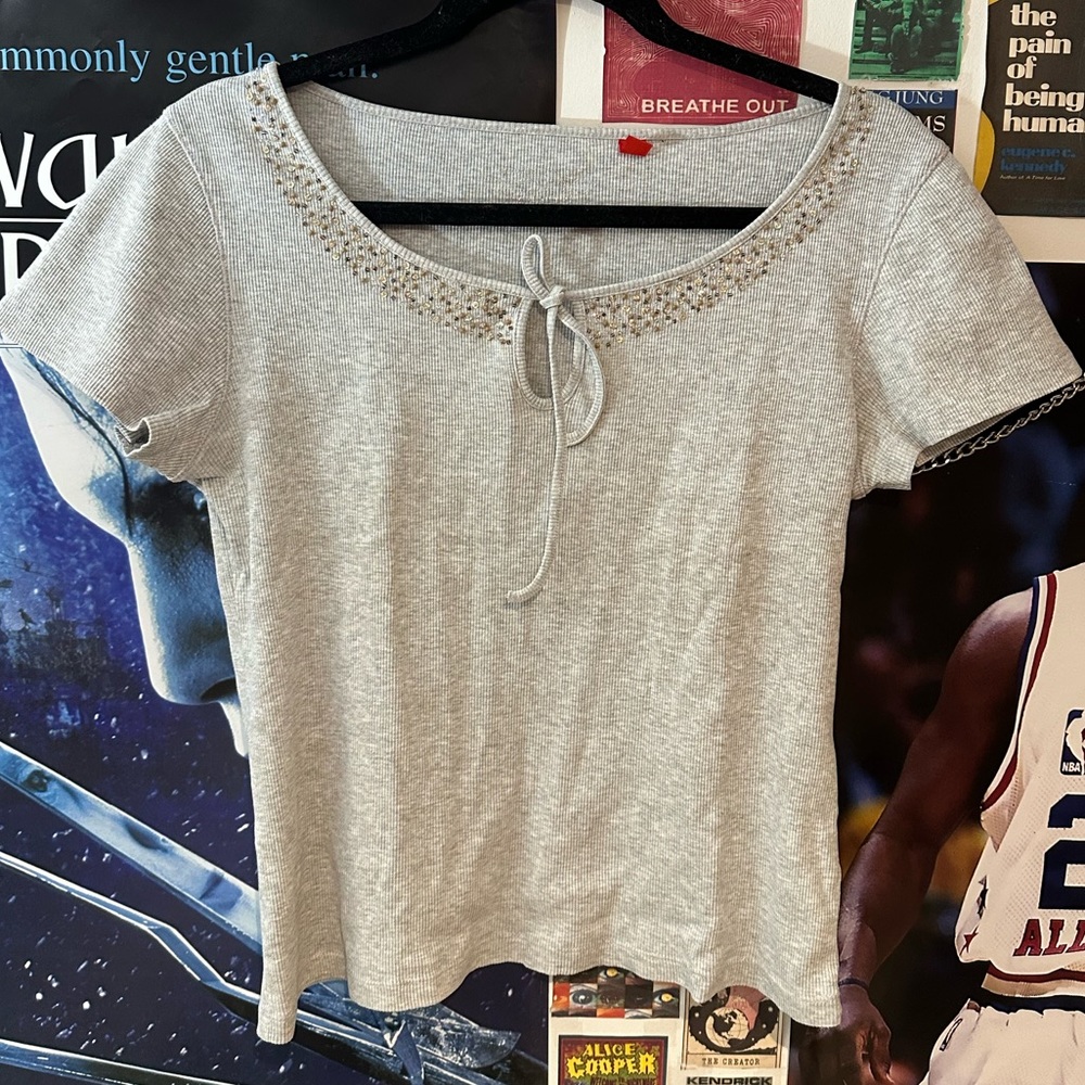 Y2K ESPRIT grey ribbed sequin detailed top with front bow closure, size medium.